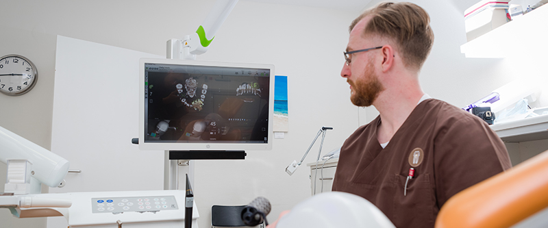zahnarzt_bertram_leer_implantate_inhalt